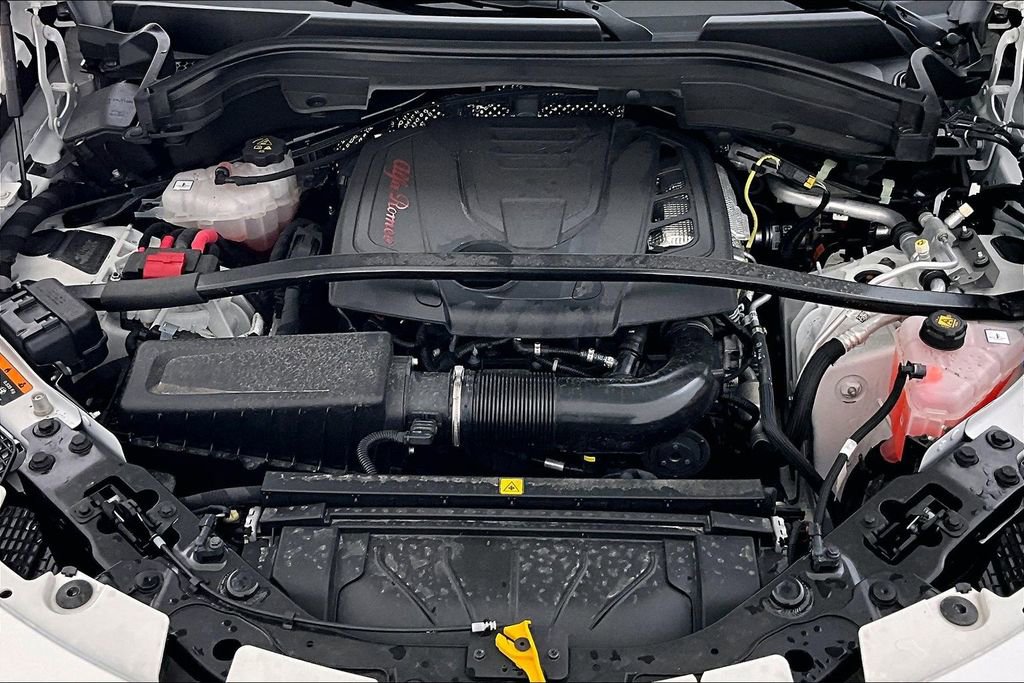 Used 2025 Alfa Romeo Stelvio Sprint w/ Veloce Package image 13