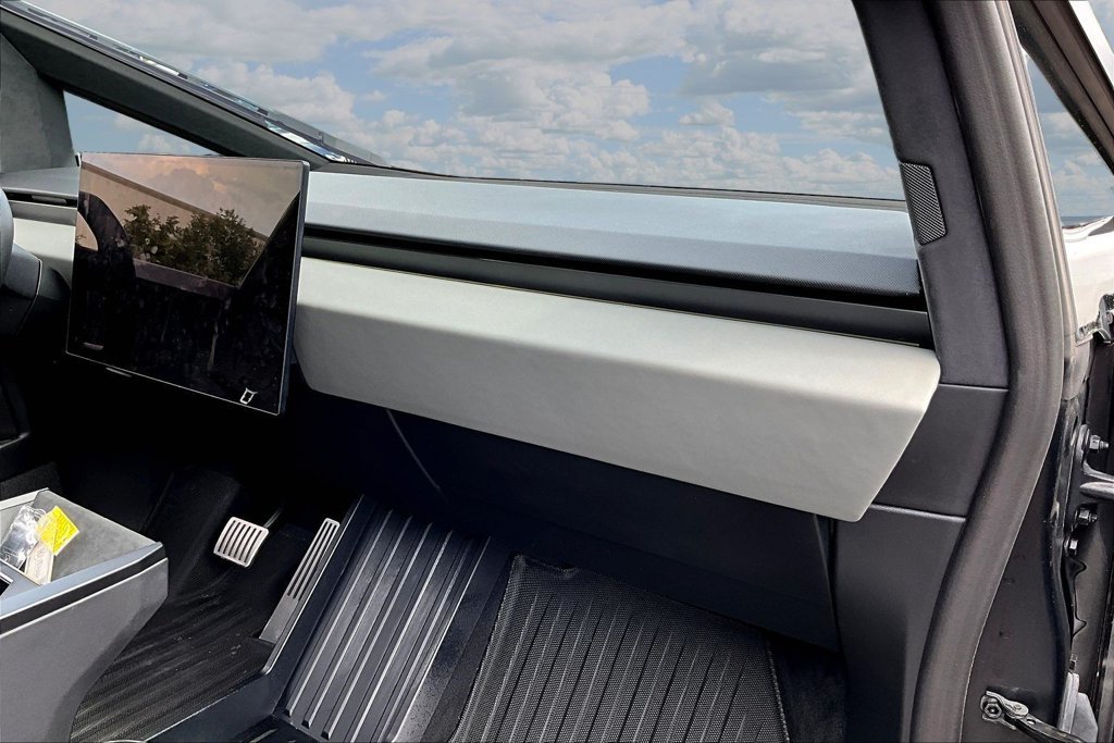 Used 2024 Tesla Cybertruck AWD Crew Cab image 26