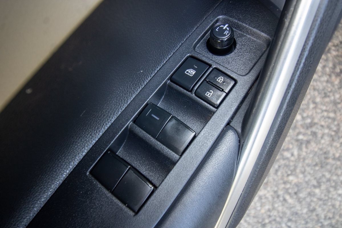 Used 2022 Toyota Corolla Cross L FWD image 11