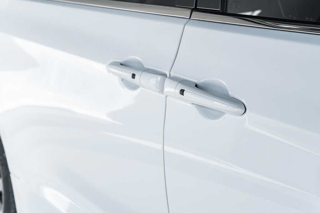 New 2026 Chrysler Pacifica Limited w/ Uconnect Theater Family Group image 16