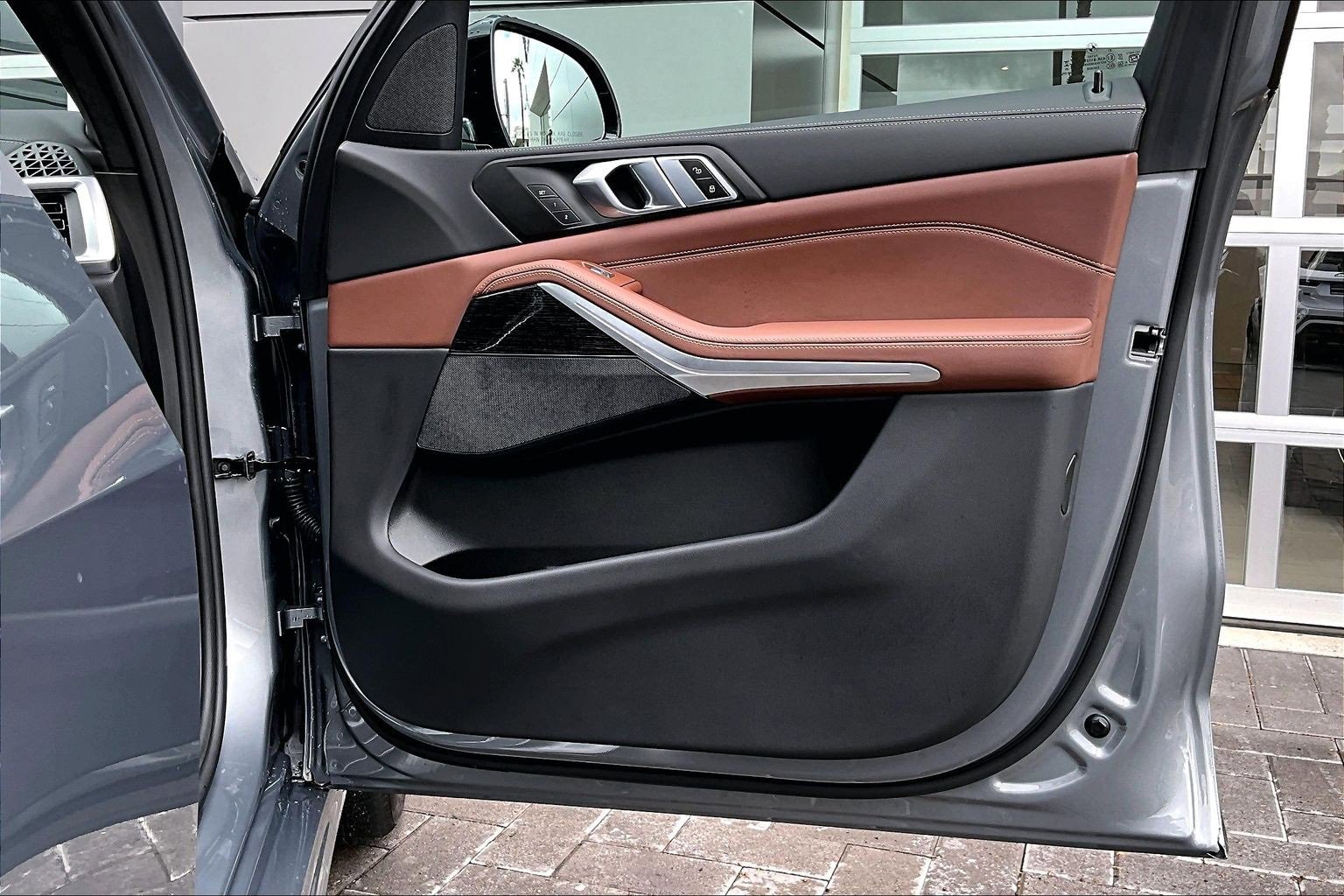 Used 2025 BMW X7 xDrive40i w/ M Sport Package image 24