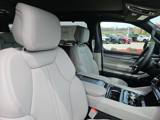 New 2026 Jeep Grand Wagoneer Limited AWD/4WD image 10