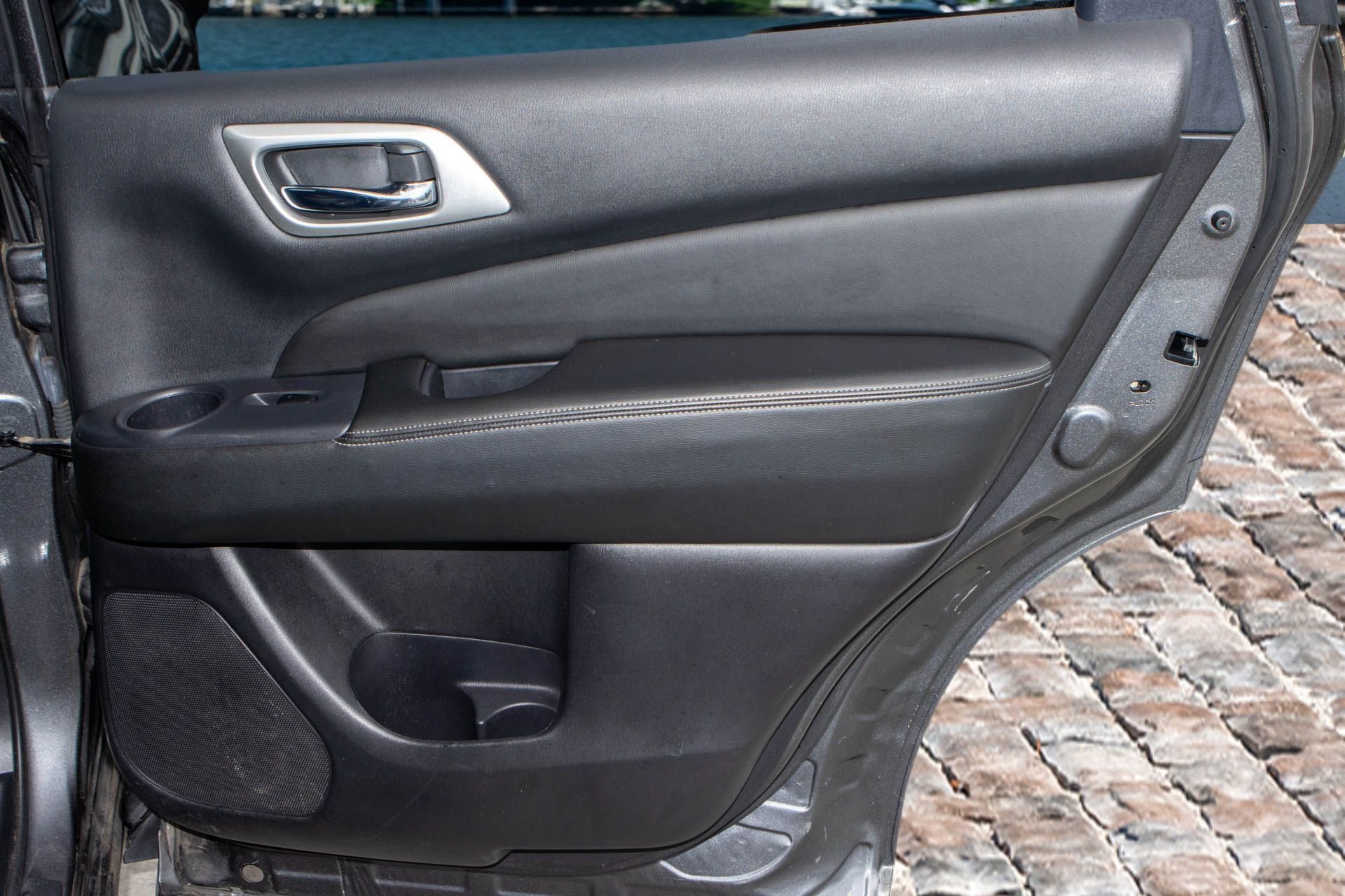 Used 2019 Nissan Pathfinder S image 14