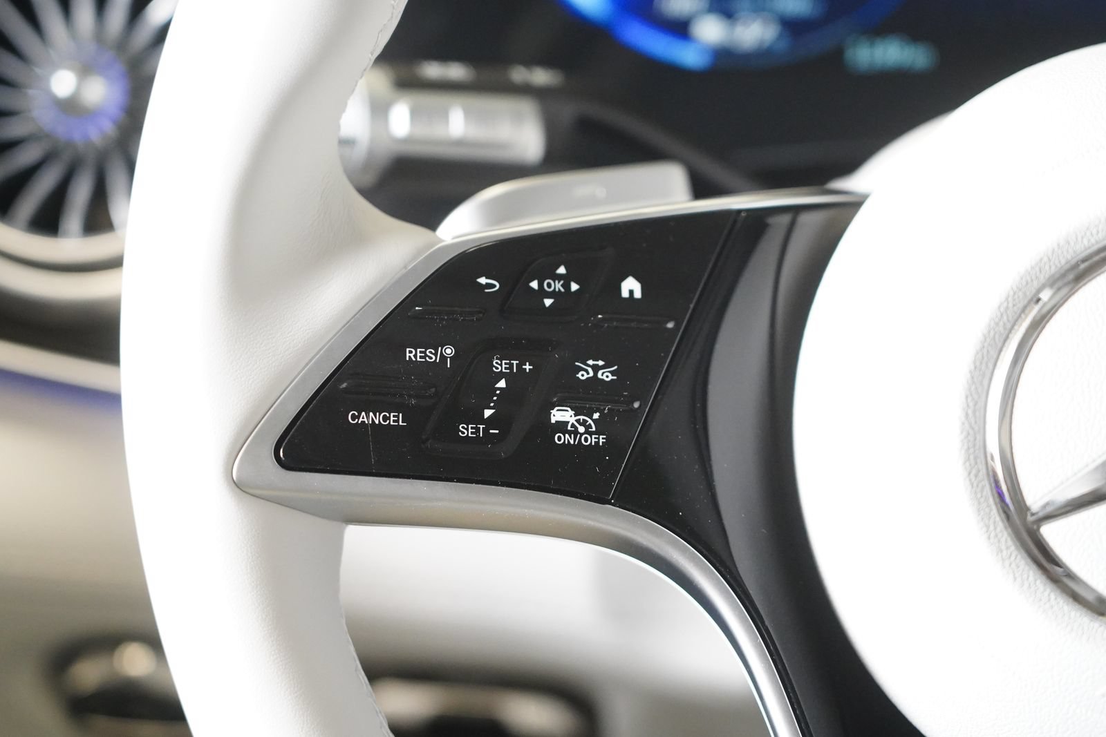 New 2027 Mercedes-Benz EQS 400 4MATIC SUV image 20