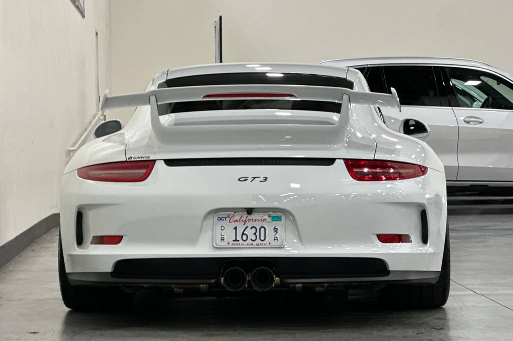 Used 2015 Porsche 911 GT3 RWD image 5