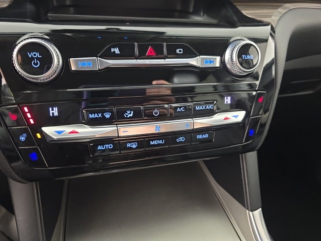 Used 2021 Ford Explorer Limited image 21