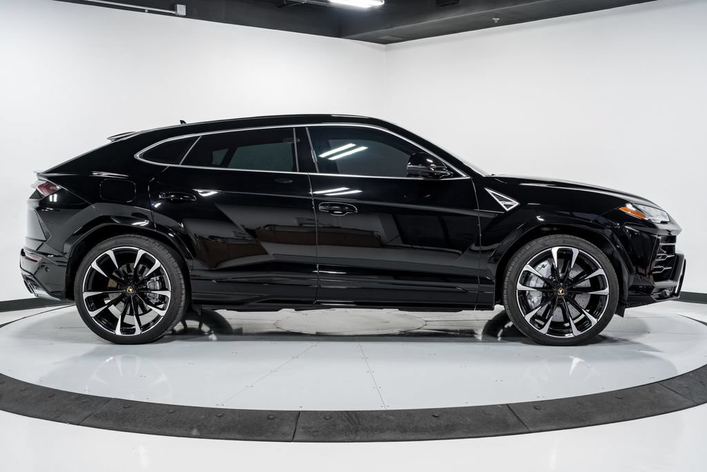 Used 2022 Lamborghini Urus AWD/4WD image 2