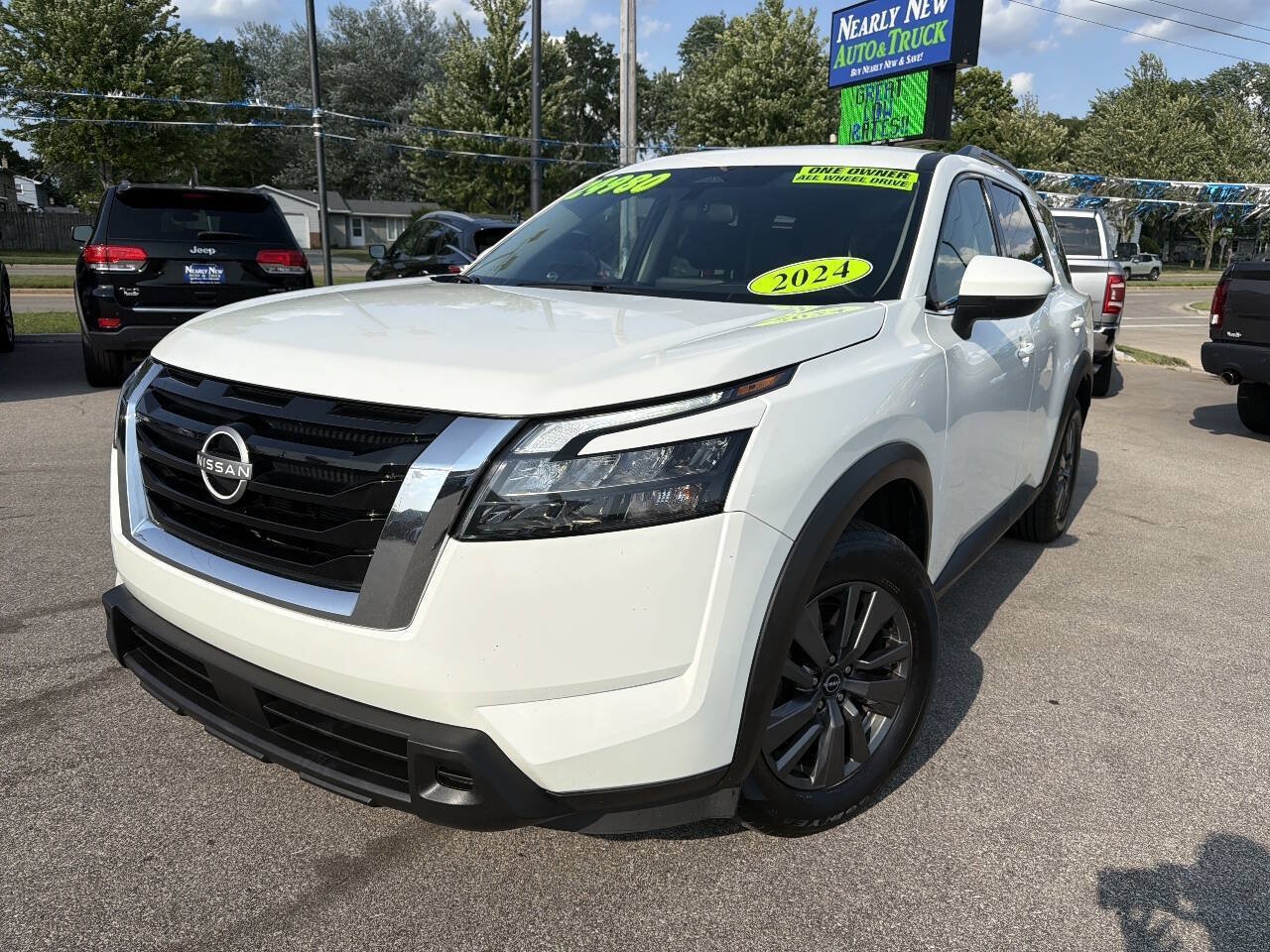 Used 2024 Nissan Pathfinder SV