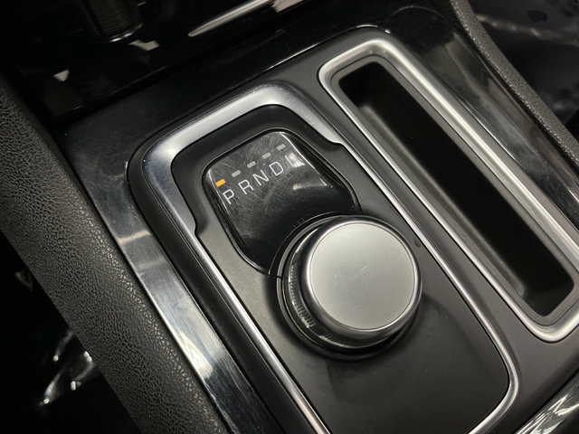 Used 2023 Chrysler 300 Touring w/ Sport Appearance Package RWD image 18