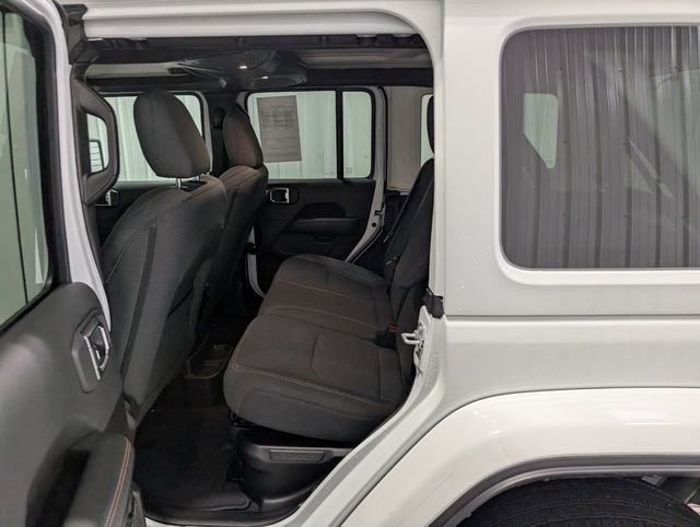 Used 2025 Jeep Wrangler Unlimited Sahara AWD/4WD image 9