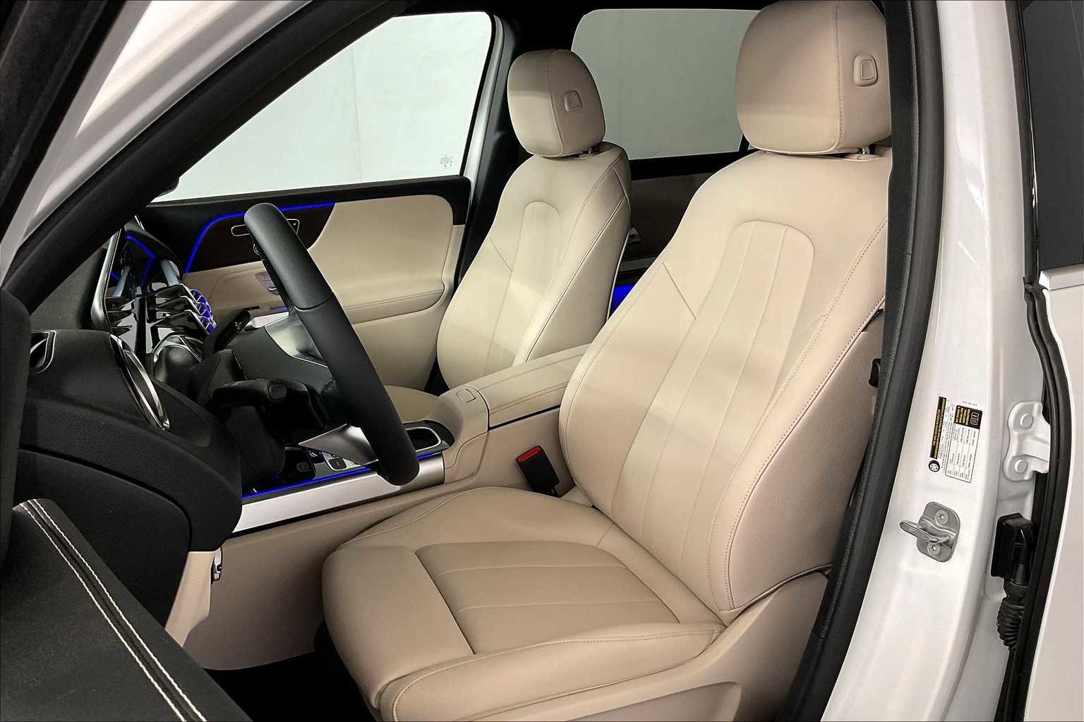 New 2025 Mercedes-Benz GLB 250 4MATIC image 13