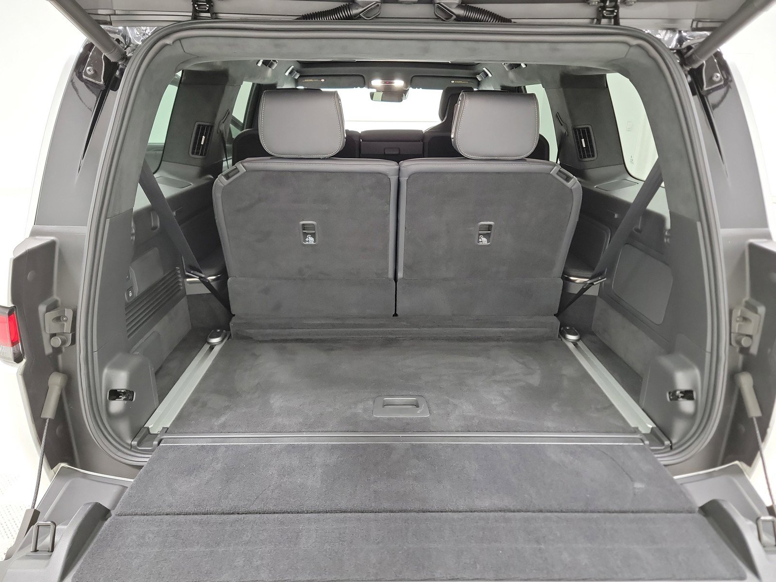 Used 2024 Rivian R1S Adventure image 15