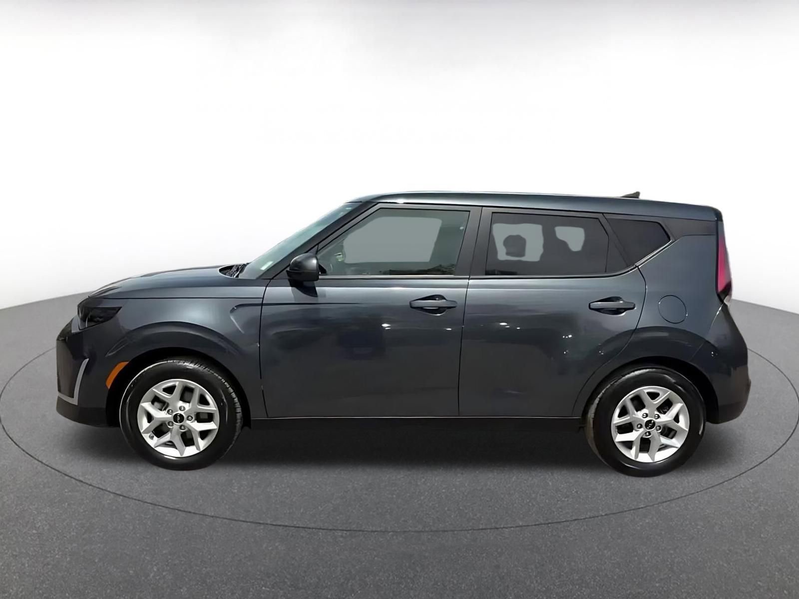 Used 2025 Kia Soul LX w/ LX Technology Package FWD image 9