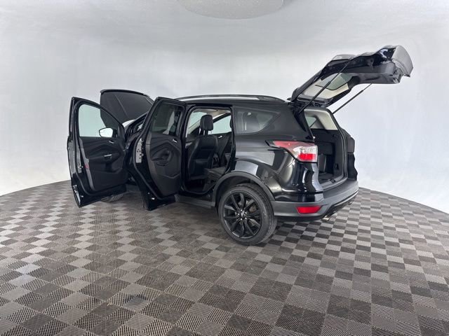 Used 2018 Ford Escape SE w/ SE Sport Appearance Package image 18