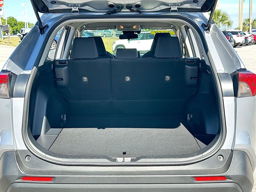 Used 2019 Toyota RAV4 LE w/ Carpet Mat Package AWD/4WD image 23