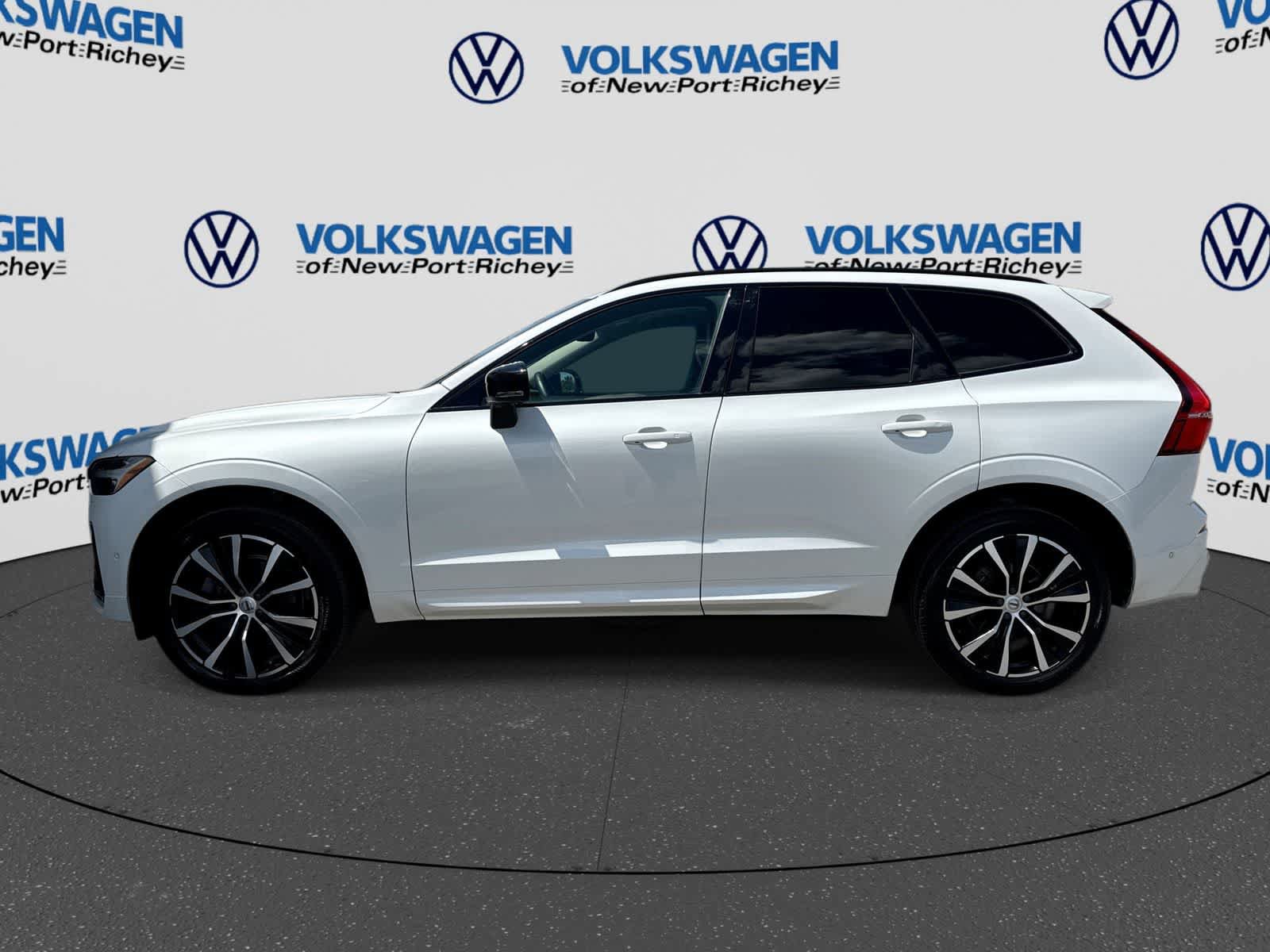 Used 2023 Volvo XC60 B5 Plus w/ Climate Package AWD/4WD image 3
