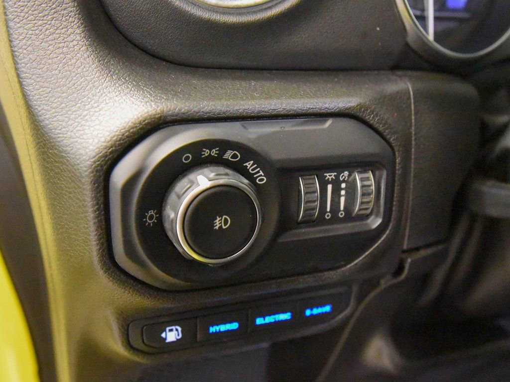Used 2022 Jeep Wrangler Unlimited Sahara w/ Safety Group AWD/4WD image 26