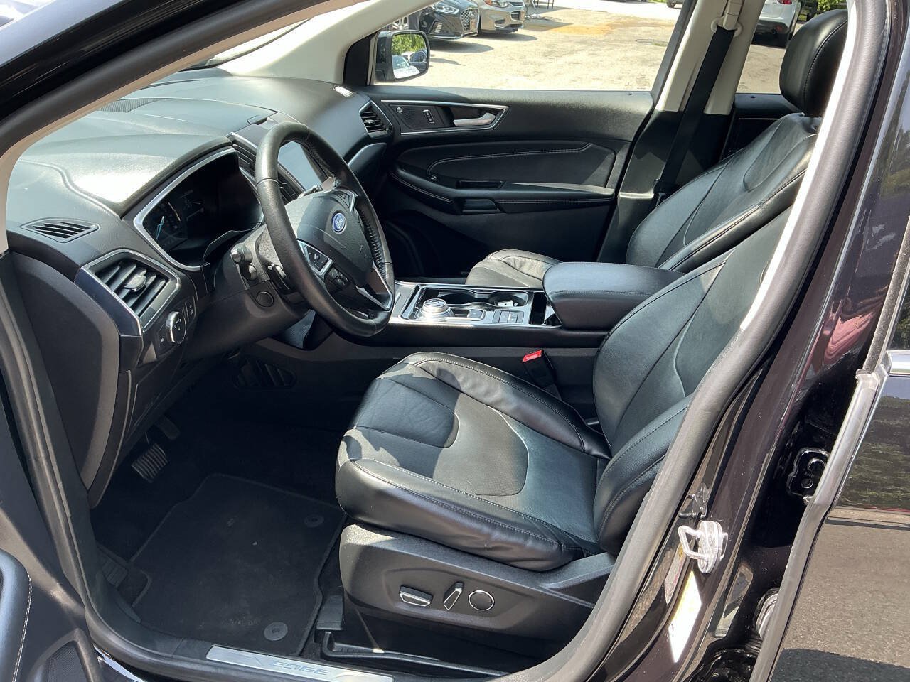 Used 2019 Ford Edge Titanium w/ Equipment Group 301A AWD/4WD image 14