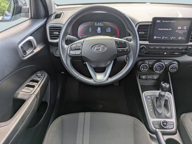 Used 2025 Hyundai Venue SEL FWD image 17