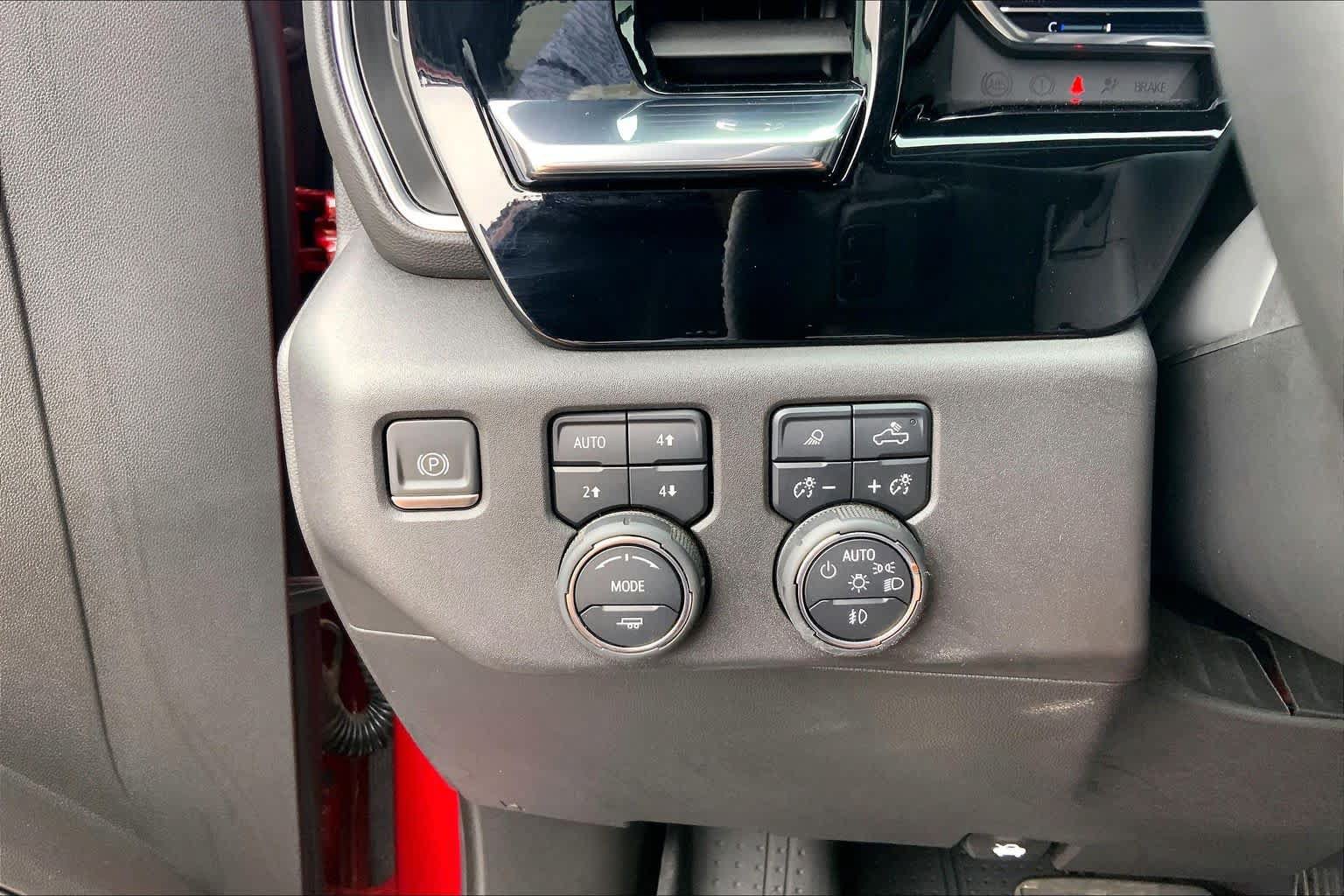 Used 2024 Chevrolet Silverado 1500 High Country w/ Z71 Off-Road Package AWD/4WD image 36