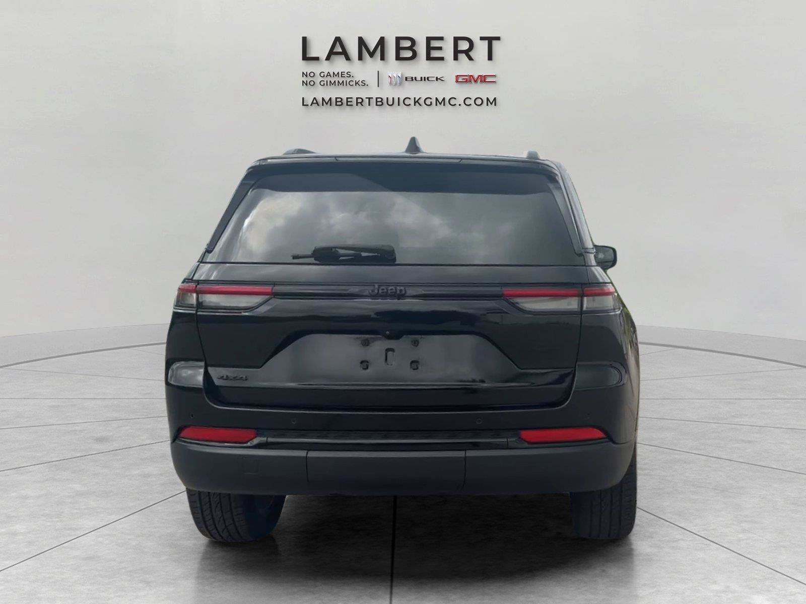 Used 2023 Jeep Grand Cherokee Altitude AWD/4WD image 4