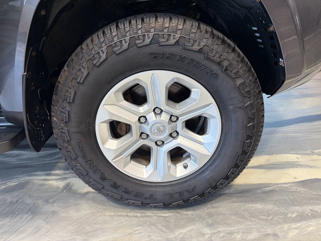 Used 2017 Toyota 4Runner SR5 AWD/4WD image 35