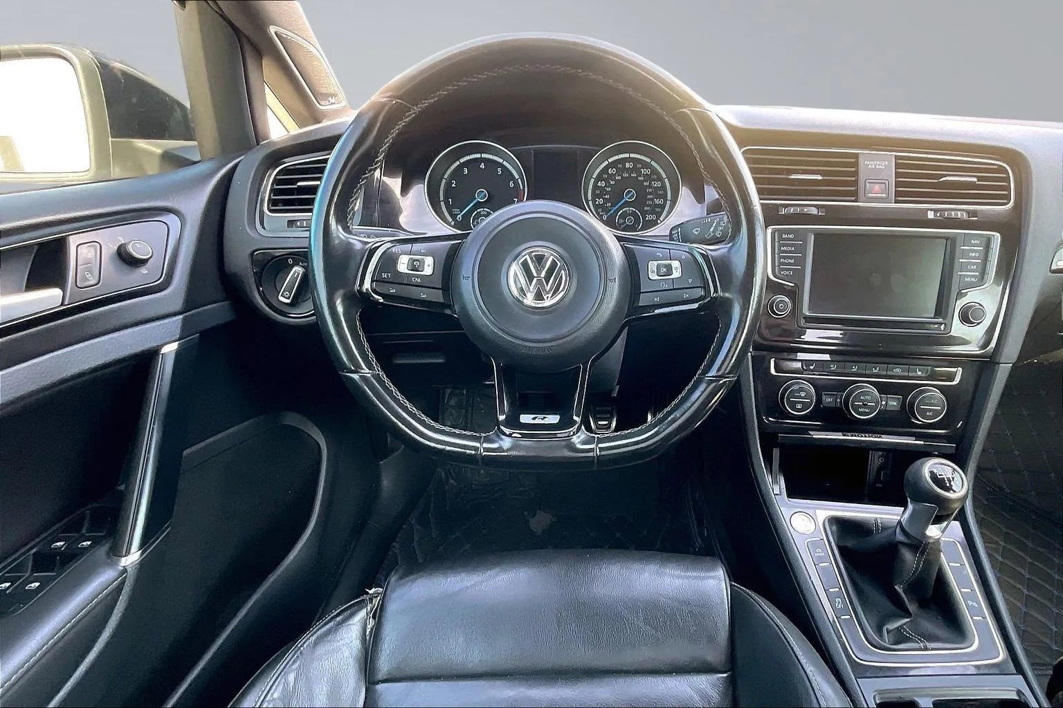 Used 2016 Volkswagen Golf R 4-Door w/ Driver Assistance Package AWD/4WD image 8