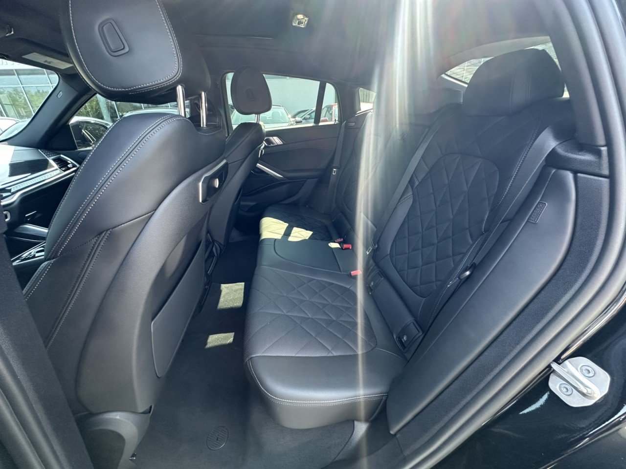 Used 2024 BMW X6 xDrive40i w/ M Sport Professional Package AWD/4WD image 32