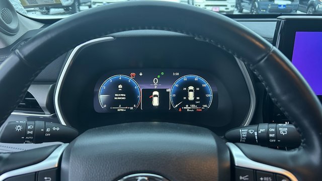 Used 2023 Toyota Highlander Limited image 26