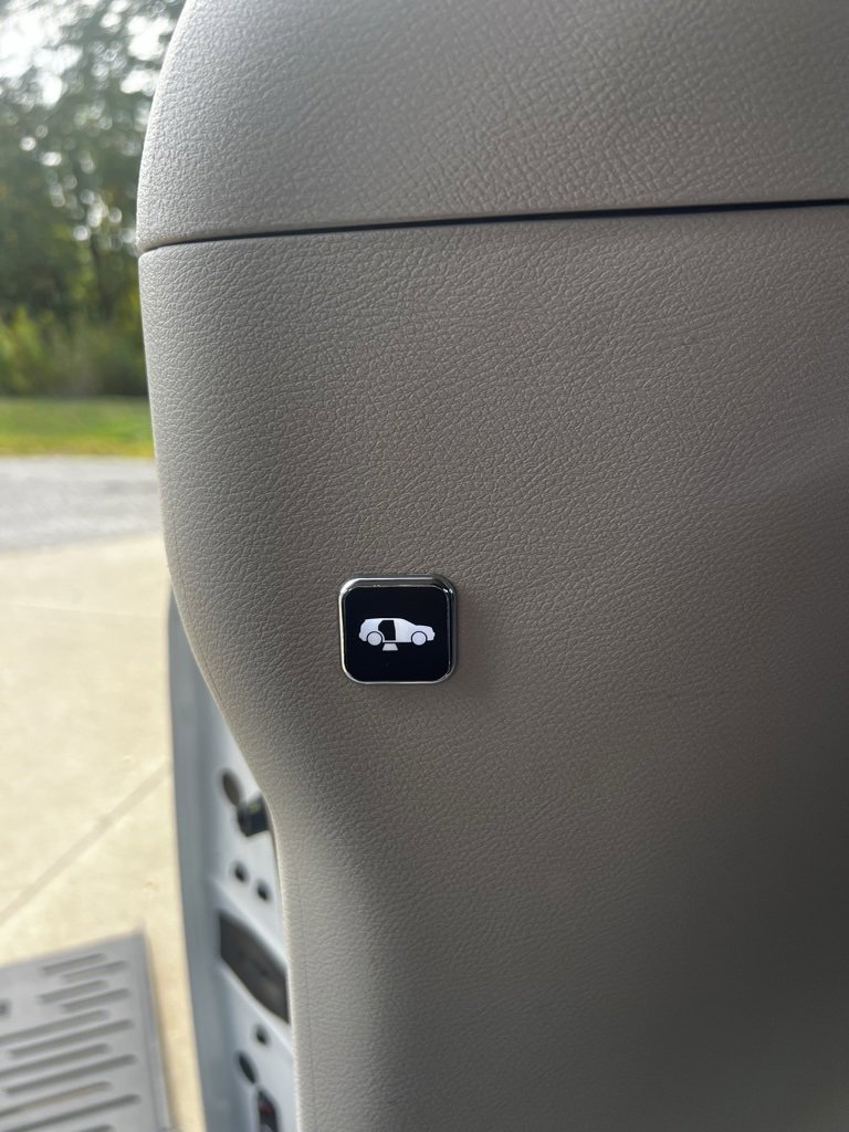 Used 2022 Chrysler Voyager LX image 29