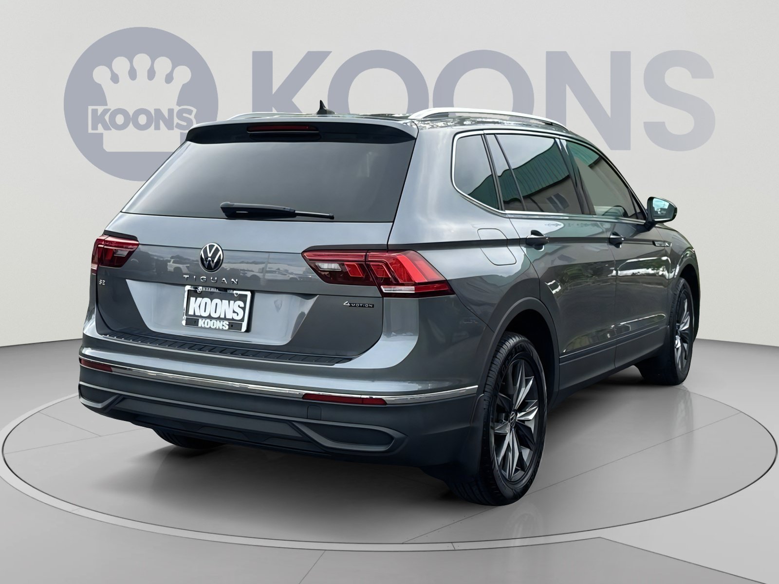 Used 2023 Volkswagen Tiguan SE w/ Panoramic Sunroof Package AWD/4WD image 11