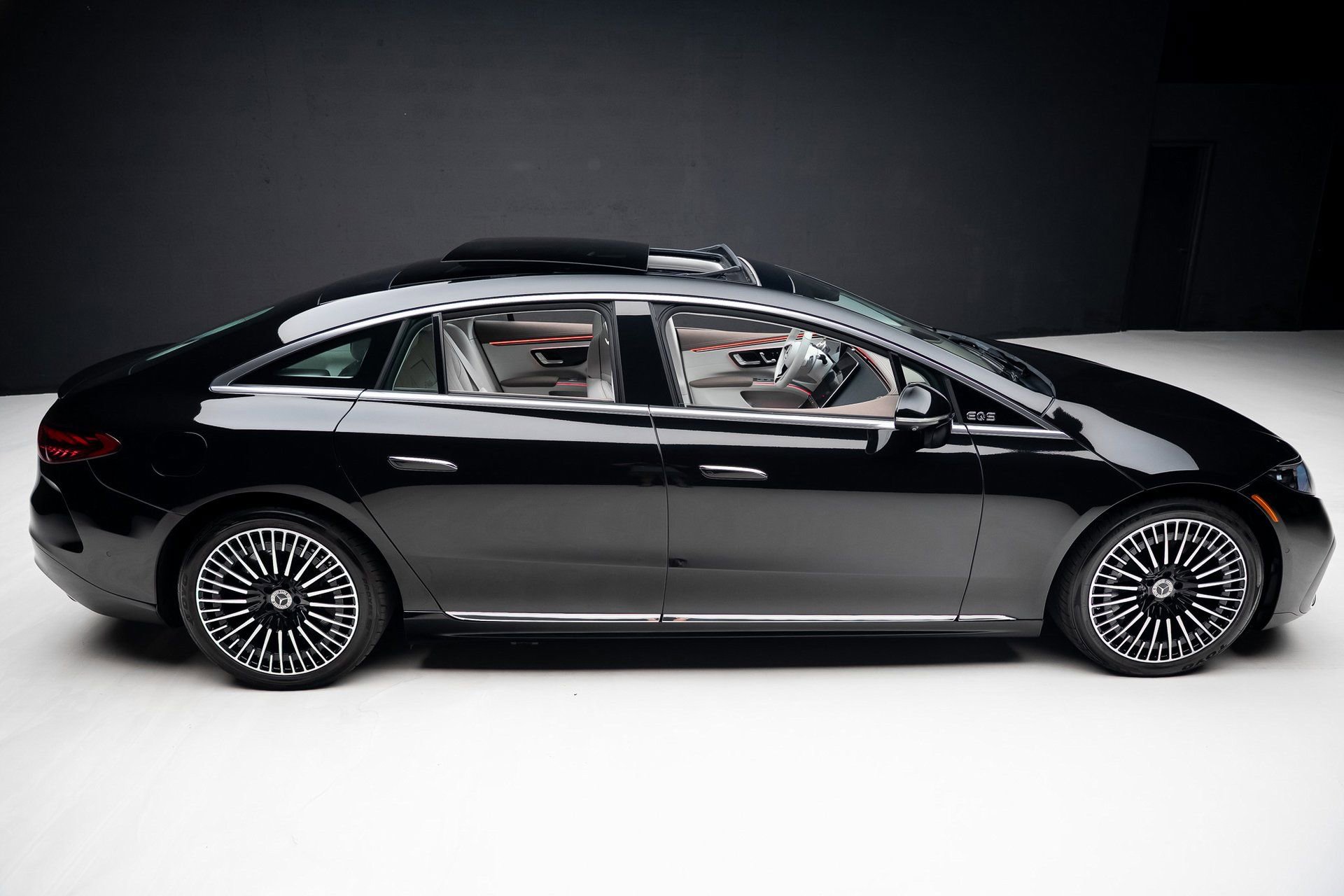 Used 2023 Mercedes-Benz EQS 450+ Sedan w/ AMG Line Exterior Package image 33