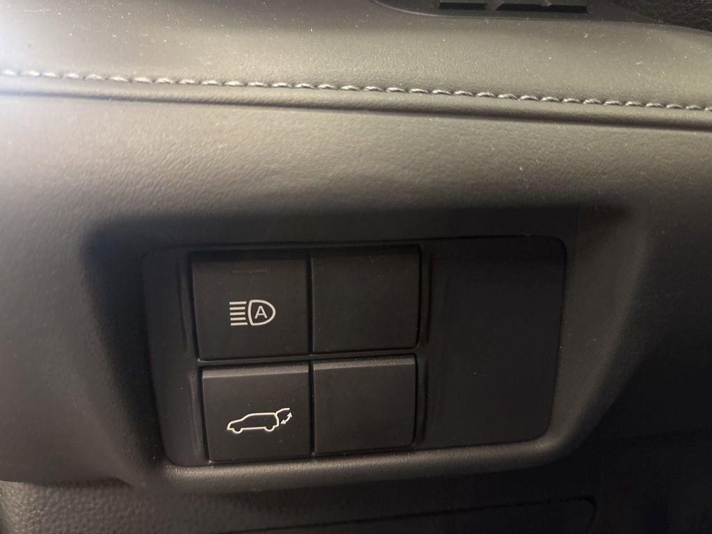 Used 2021 Toyota Highlander LE image 21