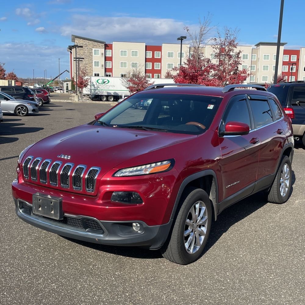 Used 2017 Jeep Cherokee Limited image 2