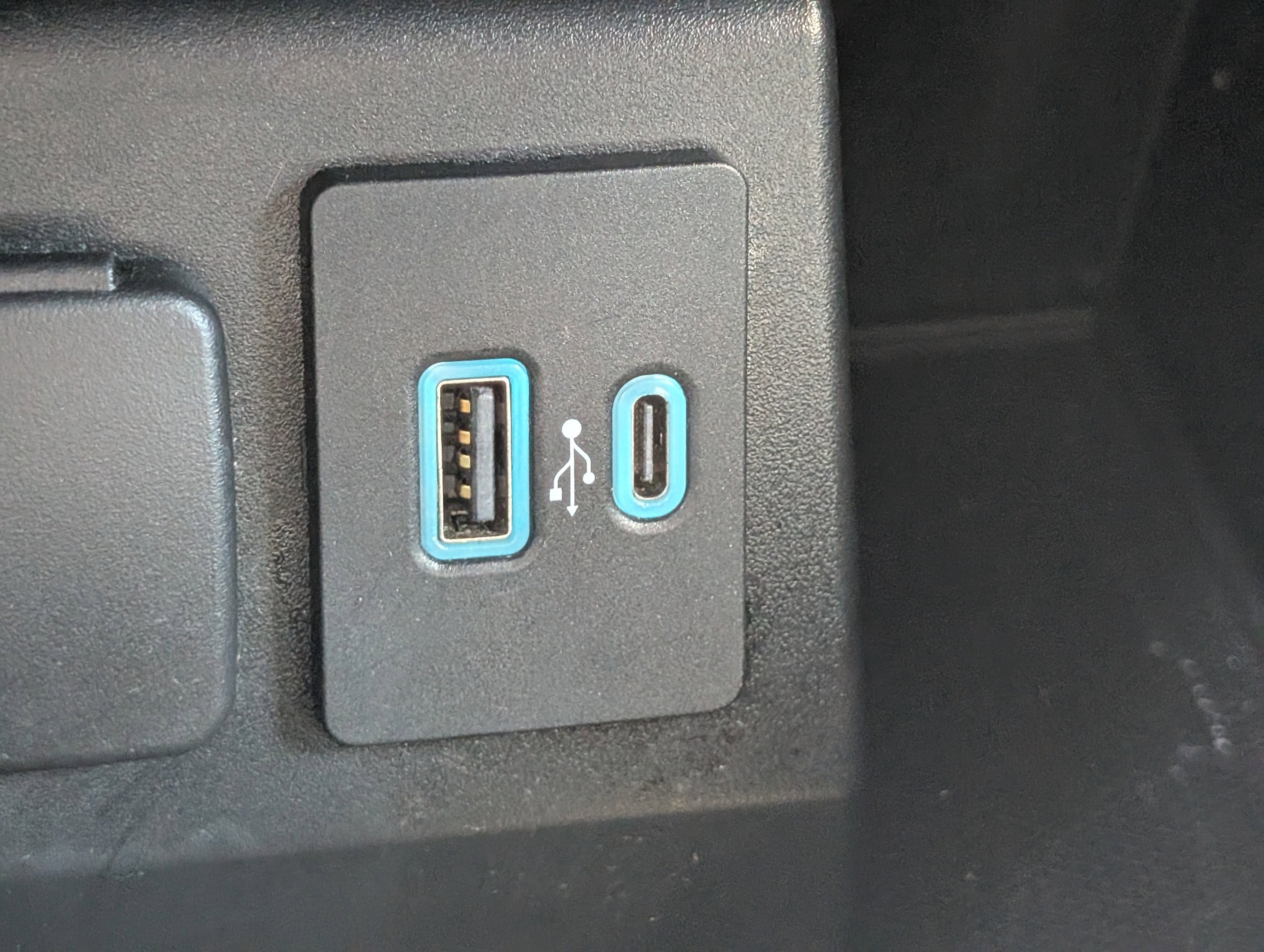 Used 2020 Ford Explorer XLT image 27