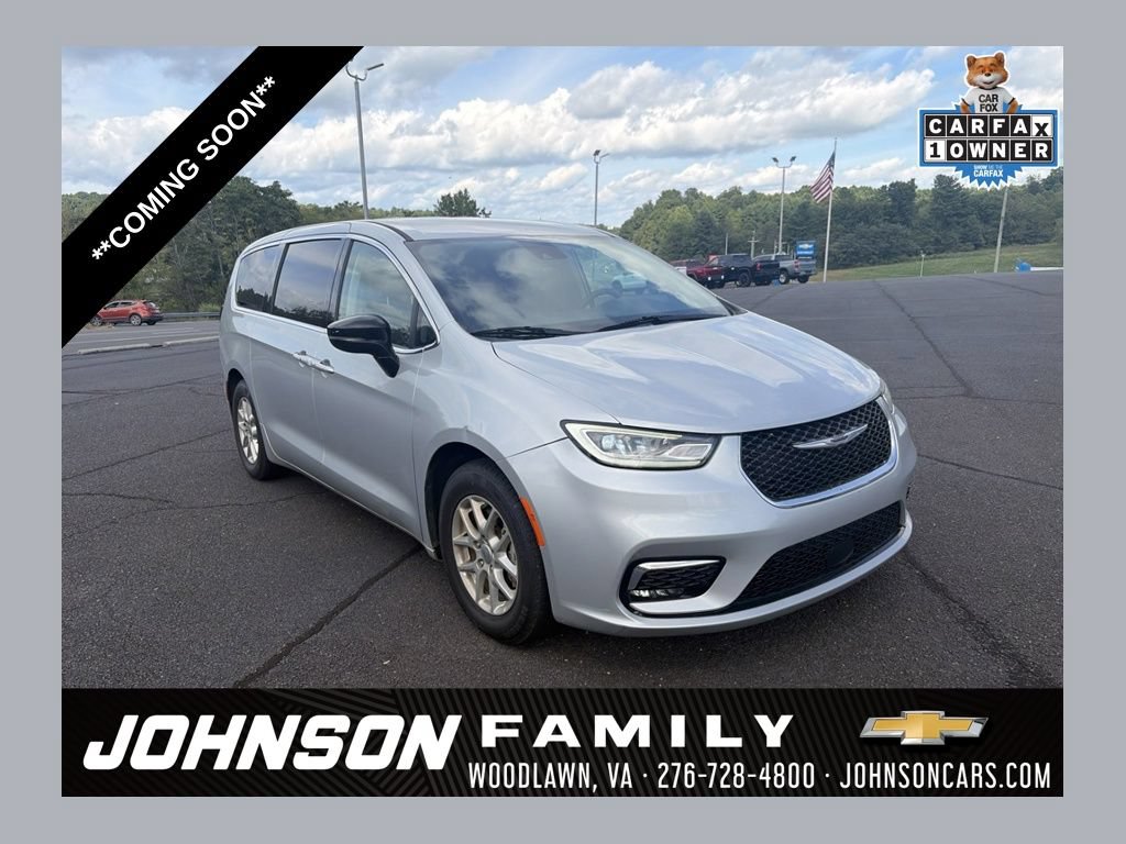 Used 2024 Chrysler Pacifica Touring-L
