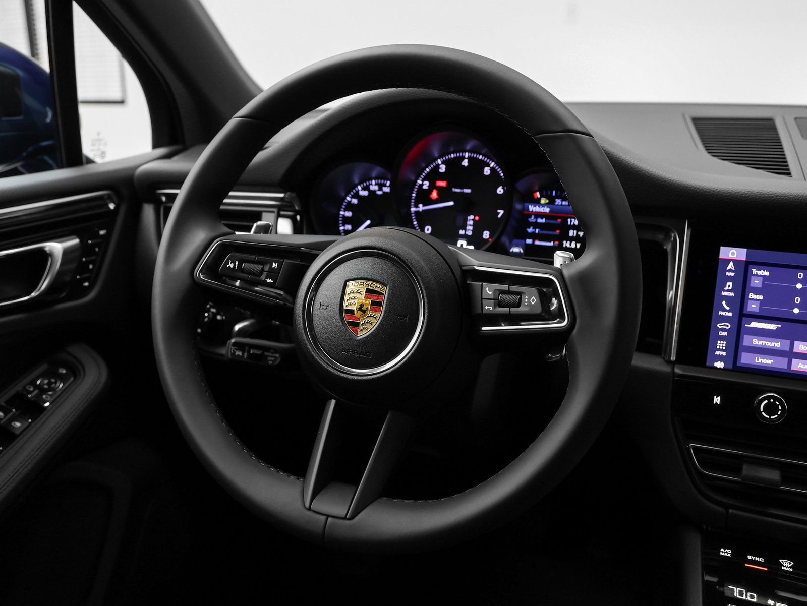 Certified 2025 Porsche Macan image 28