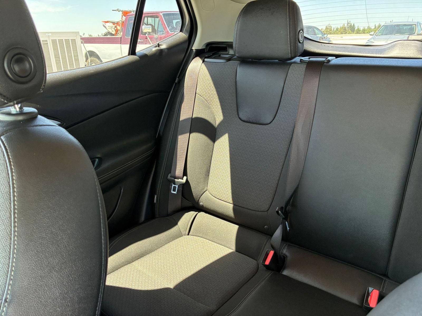 Used 2025 Buick Encore GX Preferred AWD/4WD image 37