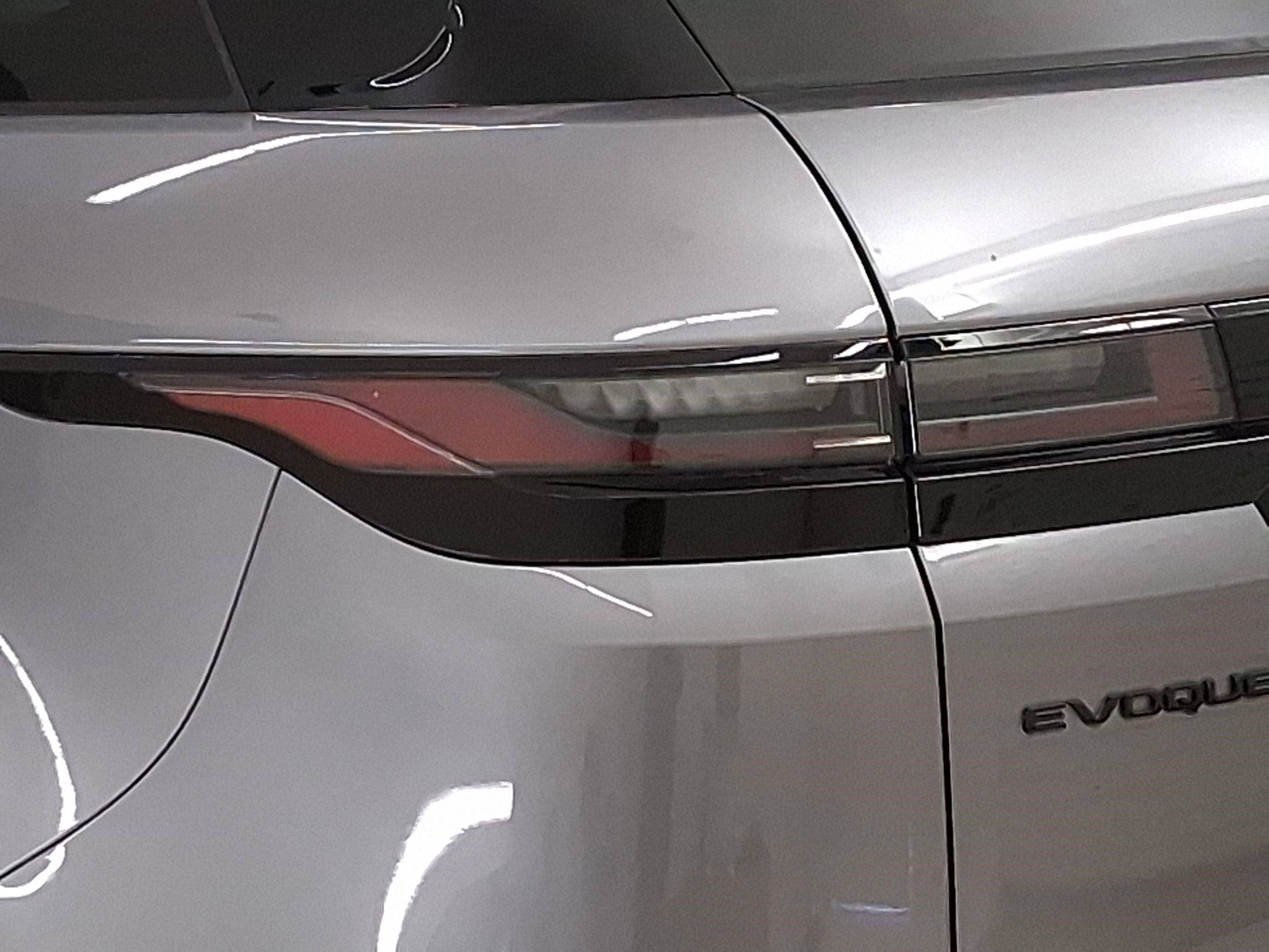 Used 2025 Land Rover Range Rover Evoque S image 11