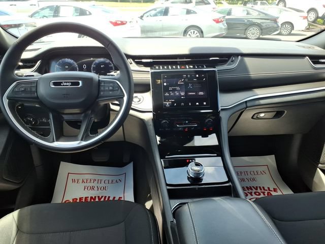 Used 2025 Jeep Grand Cherokee Laredo RWD image 10