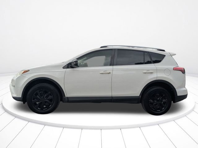 Used 2018 Toyota RAV4 LE image 6