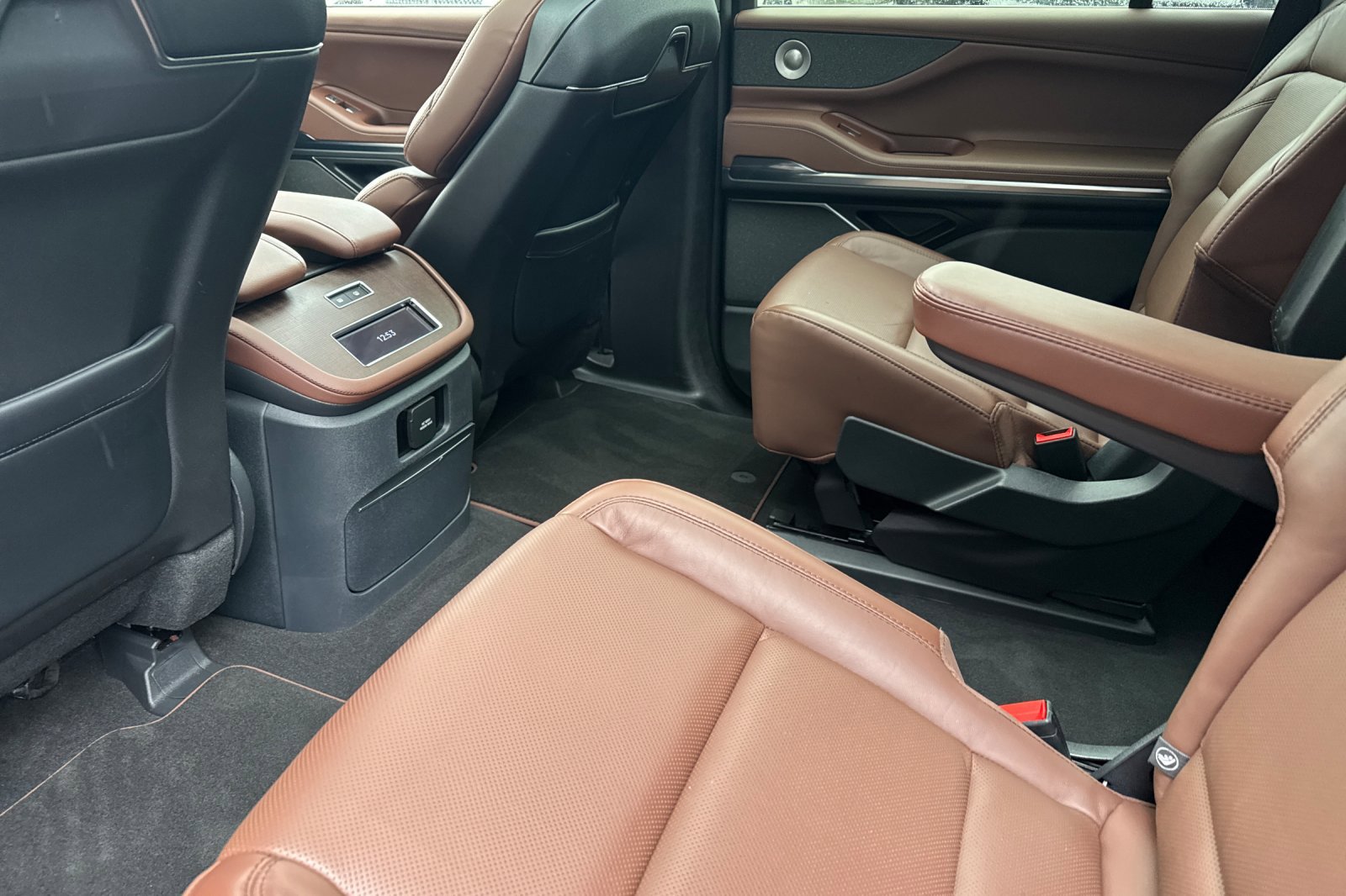 Used 2025 Lincoln Navigator Reserve image 11