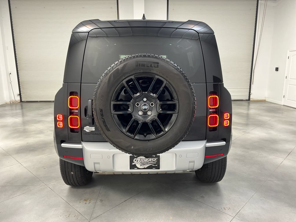 Used 2025 Land Rover Defender 110 S AWD/4WD image 8