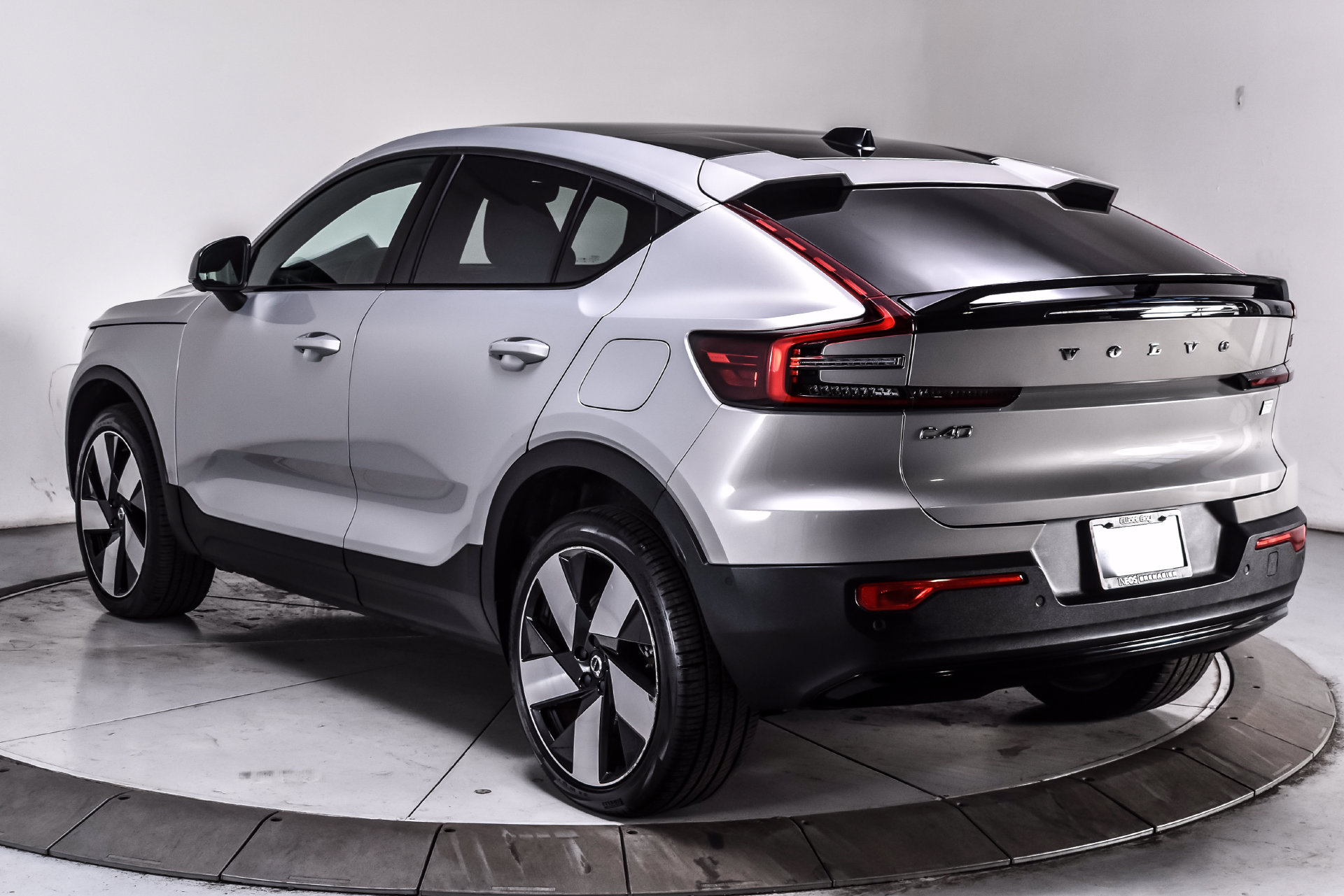 Used 2023 Volvo C40 P8 Recharge Ultimate w/ Protection Package Premier AWD/4WD image 4