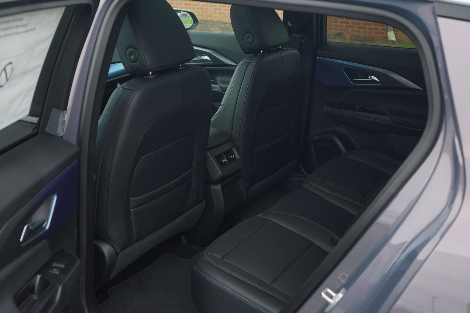 New 2025 Chevrolet Equinox EV LT image 27