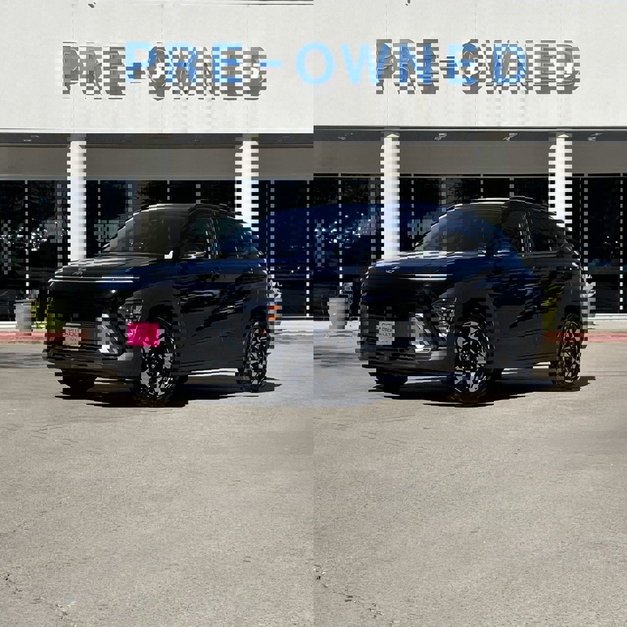 Used 2024 Hyundai Kona SEL image 2