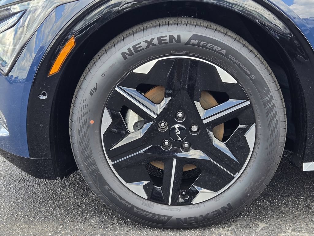 New 2025 Kia EV6 Wind RWD image 7