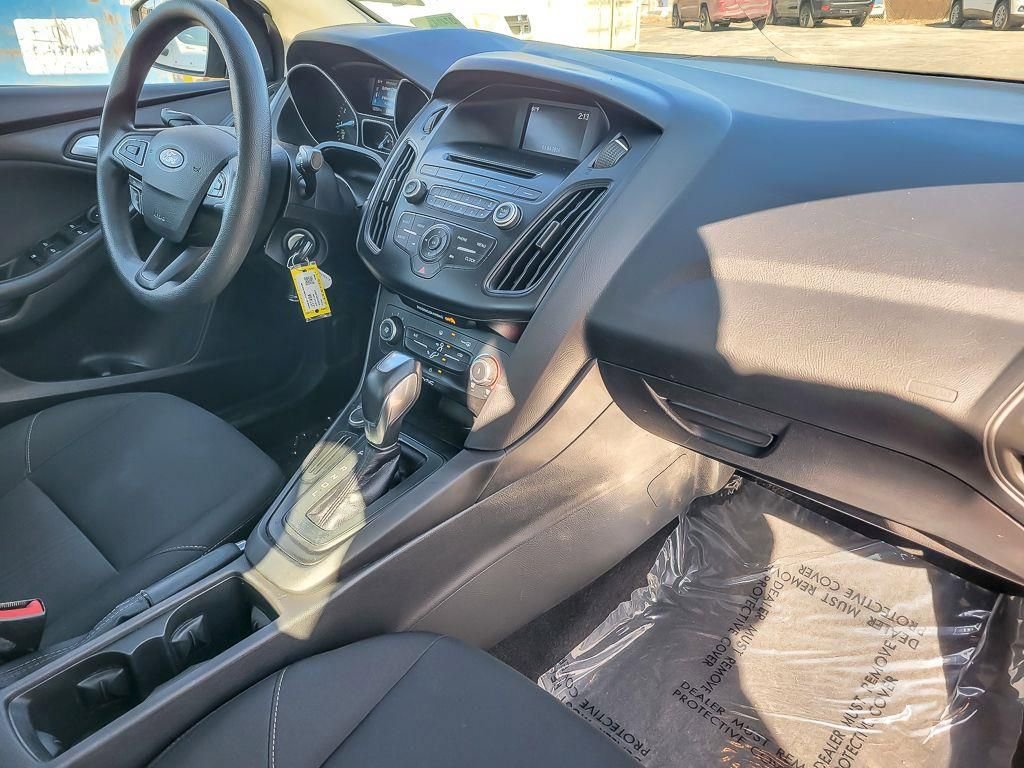 Used 2015 Ford Focus SE image 25