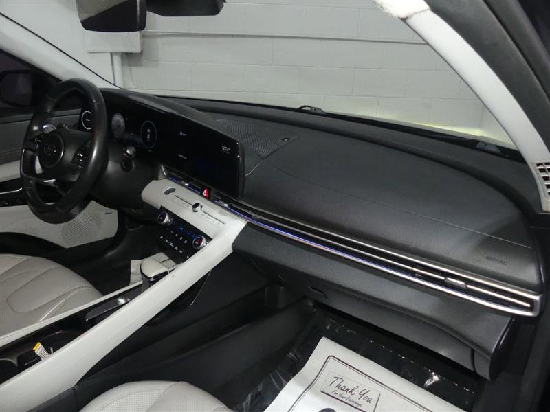 Used 2022 Hyundai Elantra Limited image 24