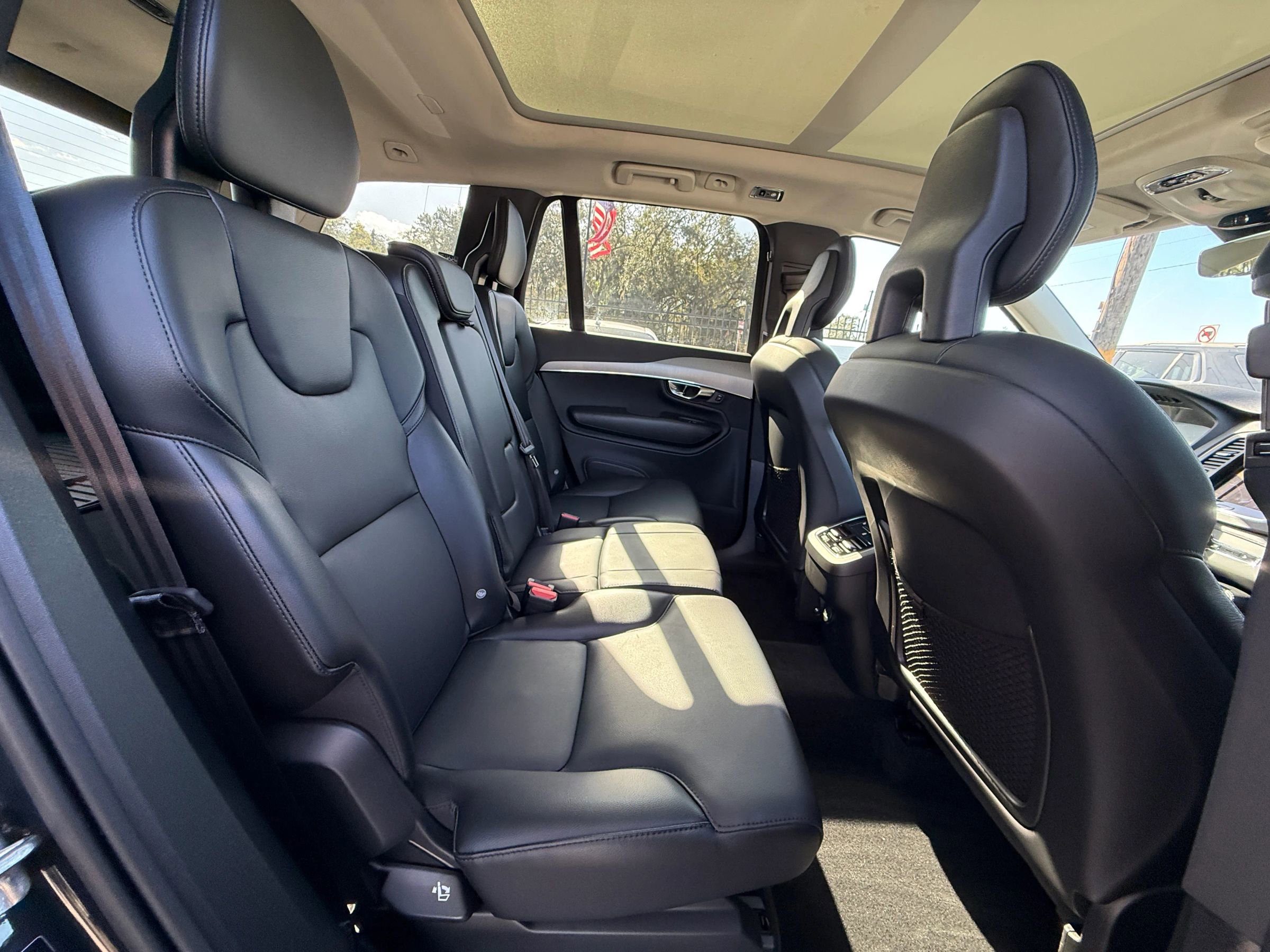 Used 2022 Volvo XC90 T5 Momentum w/ Climate Package image 22